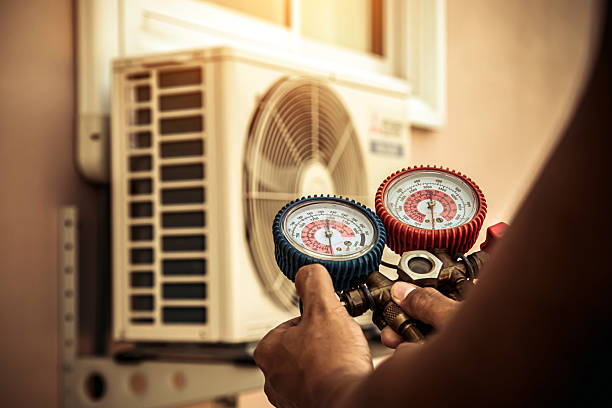 Professional Hvac technician working in Thackerville, OK